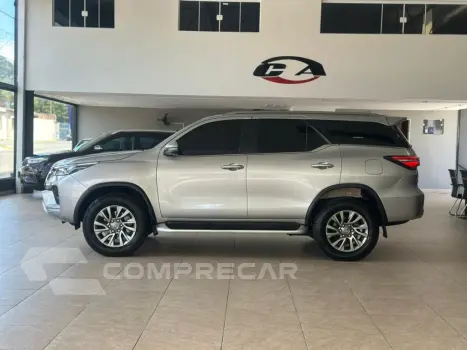 HILUX SW4 2.8 D-4D TURBO DIESEL SRX 7L 4X4 AUTOMÁTICO