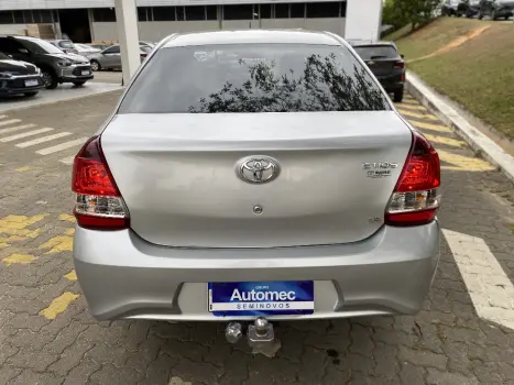 ETIOS 1.5 X PLUS SEDAN 16V FLEX 4P AUTOMÁTICO