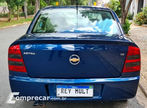 ASTRA 1.8 MPFI GL Sedan 8V
