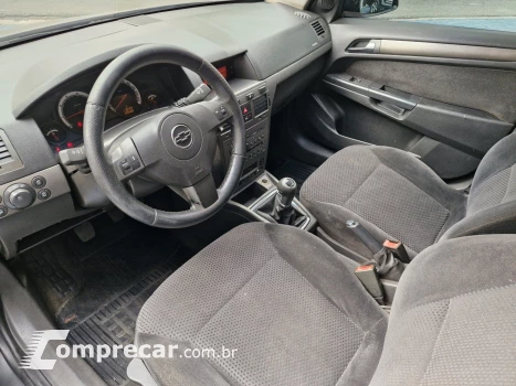 VECTRA 2.0 MPFI GT HATCH 8V FLEX 4P MANUAL