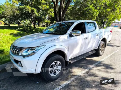 Mitsubishi L200 TRITON 2.4 16V TURBO DIESEL SPORT HPE CD 4P 4 portas