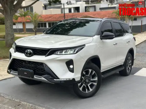 Toyota HILUX SW4 2.8 D-4D TURBO DIESEL DIAMOND 7L 4X4 AUTOMÁTICO 4 portas