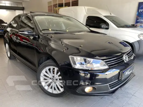 Volkswagen JETTA 2.0 TSI Highline 211cv 4 portas