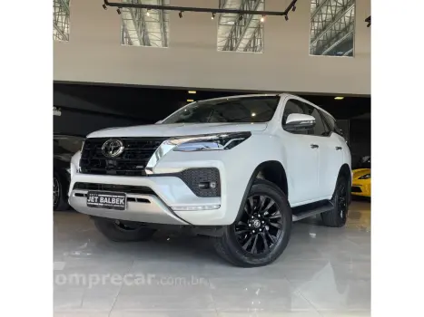 Toyota HILUX SW4 2.8 D-4D TURBO DIESEL SRX 7L 4X4 AUTOMÁTICO 4 portas