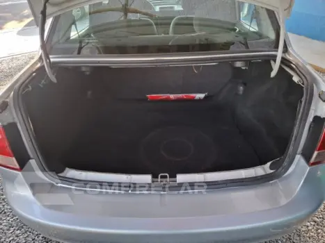 CLASSIC - 1.0 MPFI LS 8V 4P MANUAL