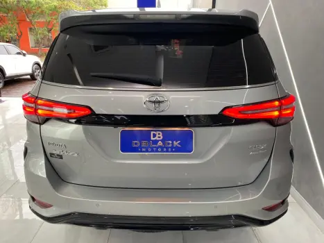 Hilux SW4 SRX Plat. 4x4 2.8 TB Die. Aut.