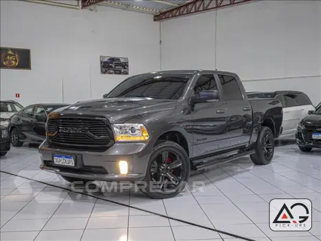 RAM CLASSIC 5.7 V8 Laramie Night Edition CD 4X4 4 portas