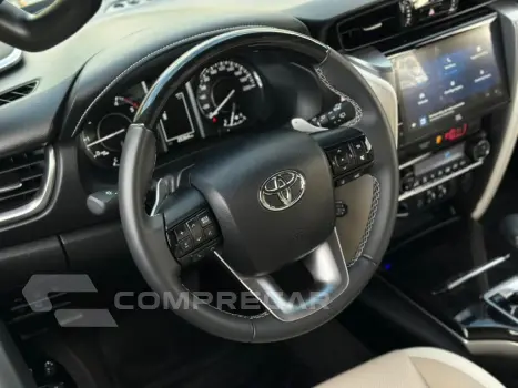 HILUX SW4 2.8 D-4D TURBO DIESEL DIAMOND 7L 4X4 AUTOMÁTICO