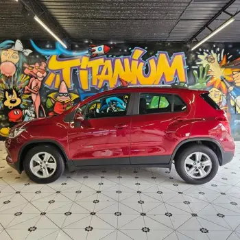TRACKER LT