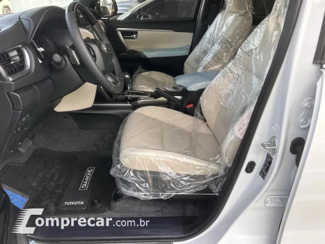 HILUX SW4 2.8 D-4D TURBO DIAMOND 7L 4X4 AUTOMÁTICO