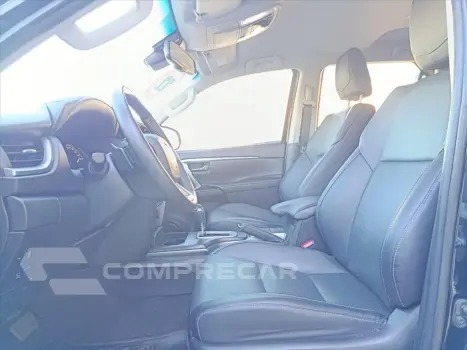 HILUX SW4 2.8 D-4D TURBO DIESEL SRX 7L 4X4 AUTOMÁ