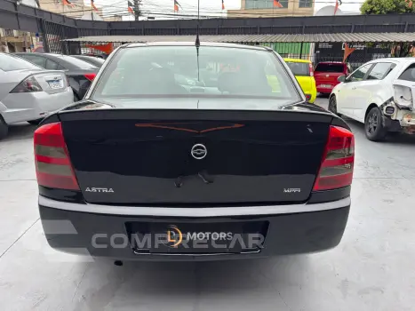 ASTRA 1.8 MPFI Comfort Sedan 8V