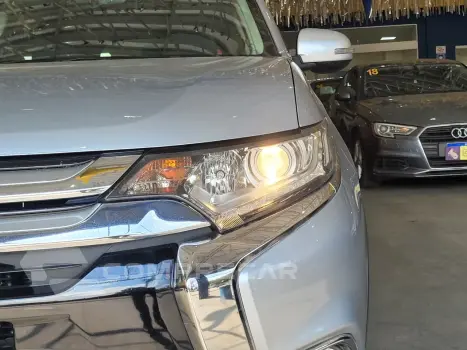OUTLANDER 2.0 16V 160cv Aut.