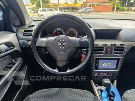 VECTRA 2.0 MPFI GT HATCH 8V FLEX 4P MANUAL