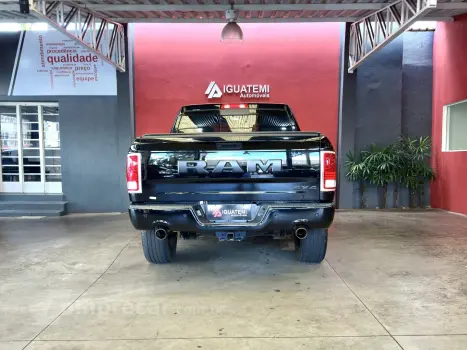 CLASSIC 5.7 V8 GASOLINA LARAMIE NIGHT EDITION CD 4X4 AUTOMÁT