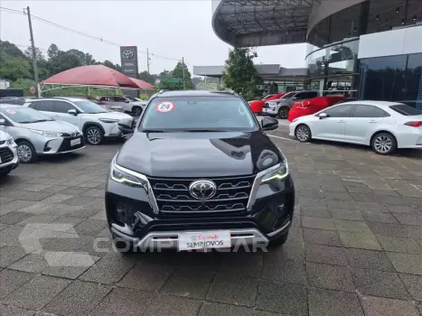 HILUX SW4 2.8 D-4D TURBO DIESEL SRX 7L 4X4 AUTOMÁ