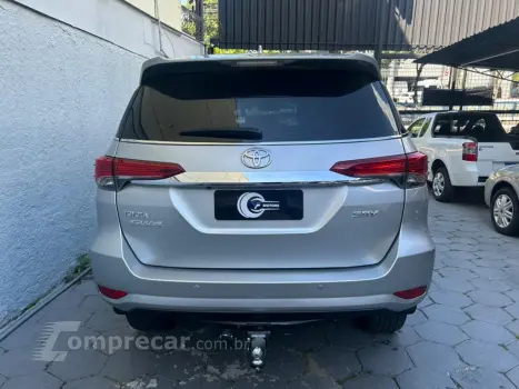 HILUX SW4 2.7 SRV 7 LUGARES 4X2 16V FLEX 4P AUTOMÁTICO