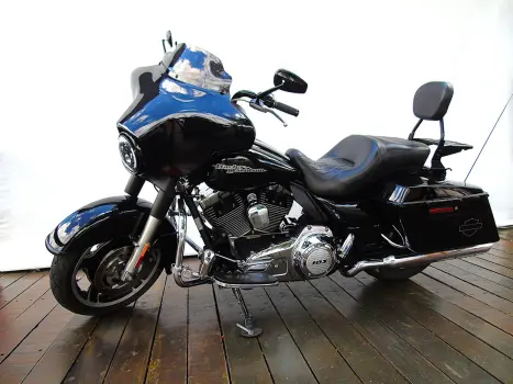 HARLEY-DAVIDSON STREET GLIDE FLHX