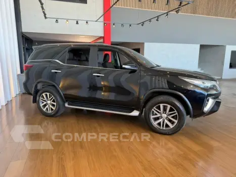 HILUX SW4 - 2.8 SRX 4X4 7 LUGARES 16V TURBO INTERCOOLER 4P A