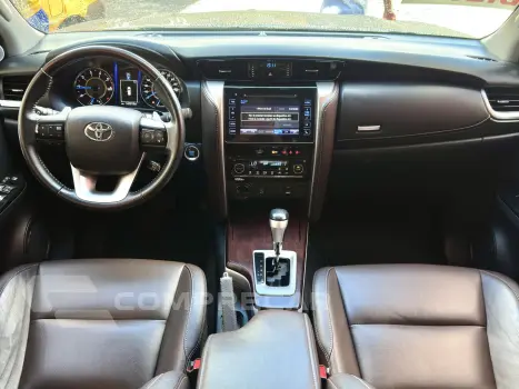 HILUX SW4 2.8 SRX 4X4 16V TURBO INTERCOOLER DIESEL 4P AUTOMÁ