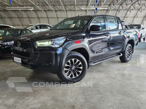 Toyota HILUX 2.8 D-4D TURBO DIESEL CD SRX LIMITED 4X4 AUTOMÁTICO 4 portas