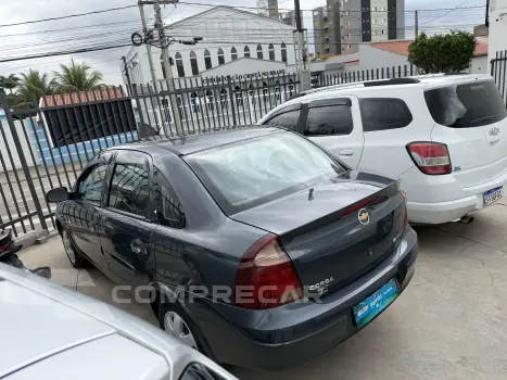 CORSA 1.4 MPFI Premium Sedan 8V
