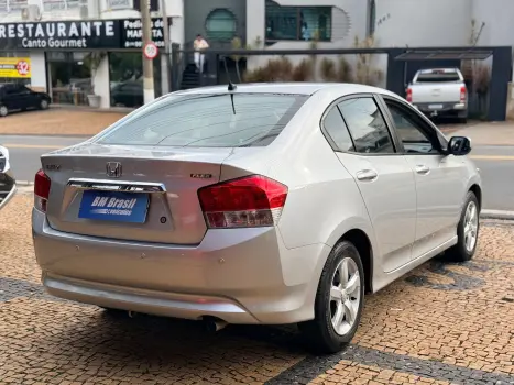 CITY 1.5 LX Sedan 16V