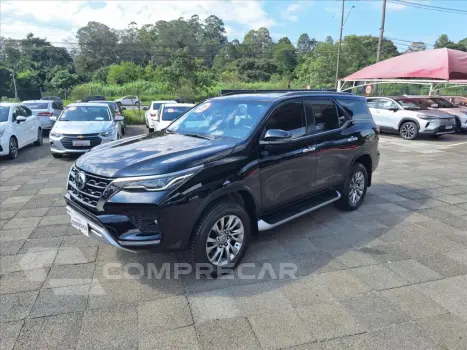 HILUX SW4 2.8 D-4D TURBO DIESEL SRX 7L 4X4 AUTOMÁ
