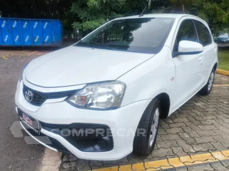 Toyota ETIOS HATCH - 1.5 XS 16V 4P MANUAL 4 portas
