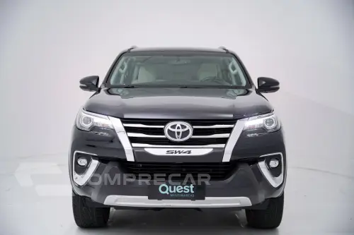 Toyota Hilux SW4 SRX Diamo. 4x4 2.8 TB Die Aut. 4 portas