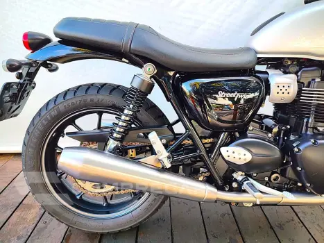 TRIUMPH STREET TWIN