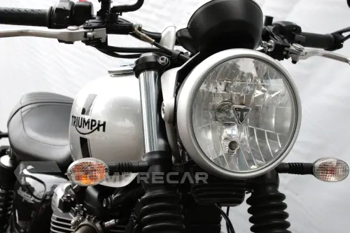 TRIUMPH STREET TWIN