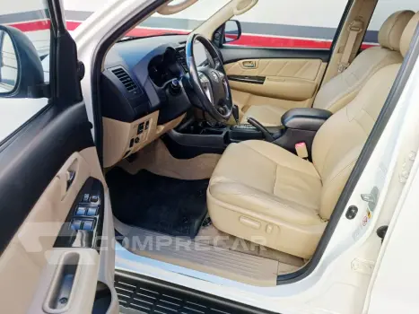 Hilux SW4 SRV D4-D 4x4 3.0 TDI Dies. Aut