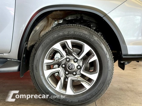 HILUX SW4 2.8 D-4D TURBO DIESEL SRX PLATINUM 7L 4X4 AUTOMÁTI