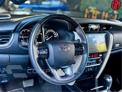 HILUX SW4 2.8 D-4D TURBO DIESEL DIAMOND 7L 4X4 AUTOMÁTICO