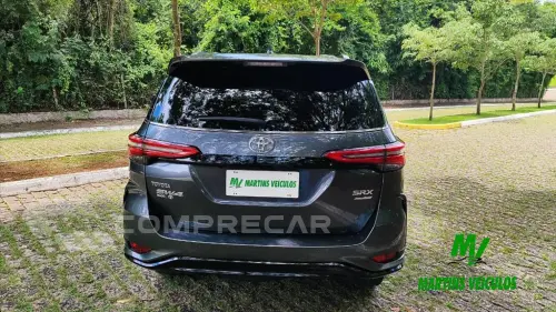 HILUX SW4 2.8 D-4D TURBO DIESEL SRX 4X4 AUTOMÁTICO