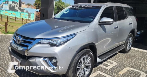 Toyota HILUX SW4 2.8 SRX 4X4 7 Lugares 16V Turbo Intercooler 4 portas