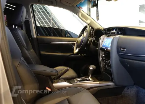 Hilux SW4 2.8 16V 4P SRX PLATINUM 4X4 7 LUGARES TURBO DIESEL