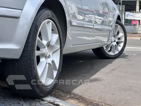 VECTRA 2.0 MPFI ELEGANCE 8V FLEX 4P AUTOMÁTICO