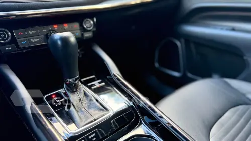 COMMANDER 1.3 T270 Turbo Limited