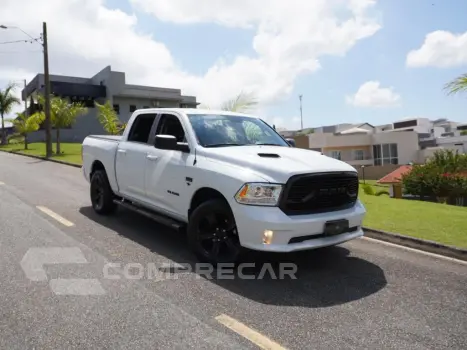 CLASSIC 5.7 V8 GASOLINA LARAMIE NIGHT EDITION CD 4X4 AUTOMÁT