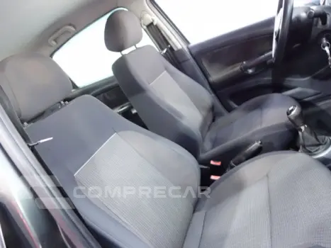 VOYAGE - 1.0 MI 8V 4P MANUAL