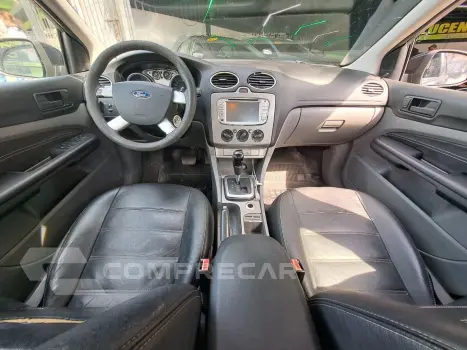 Focus 2.0 Ghia 16V Gasolina 4P Automático