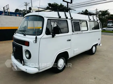 Volkswagen Kombi 1.4 FLEX STD 9 LUGARES 4 portas