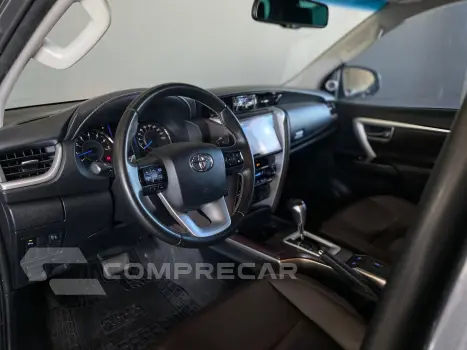 HILUX SW4 2.7 SRV 7 LUGARES 4X2 16V FLEX 4P AUTOMÁTICO