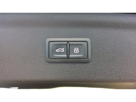 Q3 1.4 TFSI FLEX PRESTIGE PLUS S TRONIC