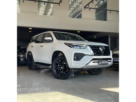 HILUX SW4 2.8 D-4D TURBO DIESEL SRX 7L 4X4 AUTOMÁTICO