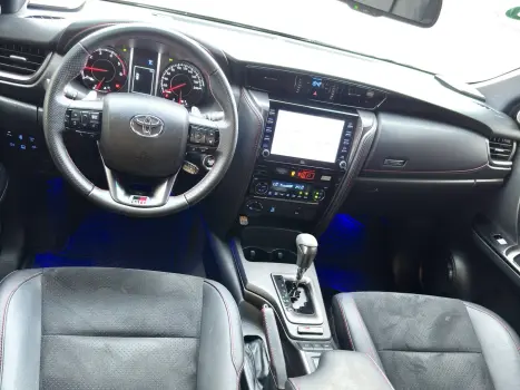 HILUX SW4 2.8 D-4D TURBO DIESEL GR-S 7L 4X4 AUTOMÁTICO