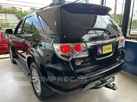 Hilux SW4 SRV D4-D 4x4 3.0 TDI Dies. Aut