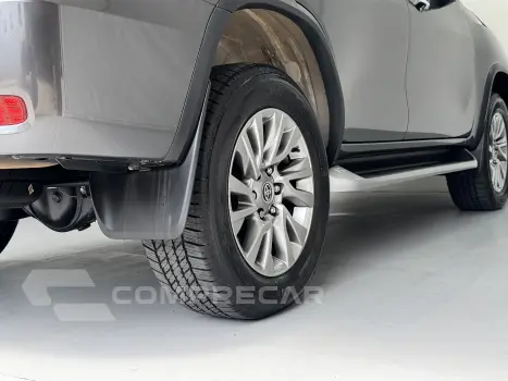 HILUX SW4 2.8 D-4d Turbo SRX 7L 4X4